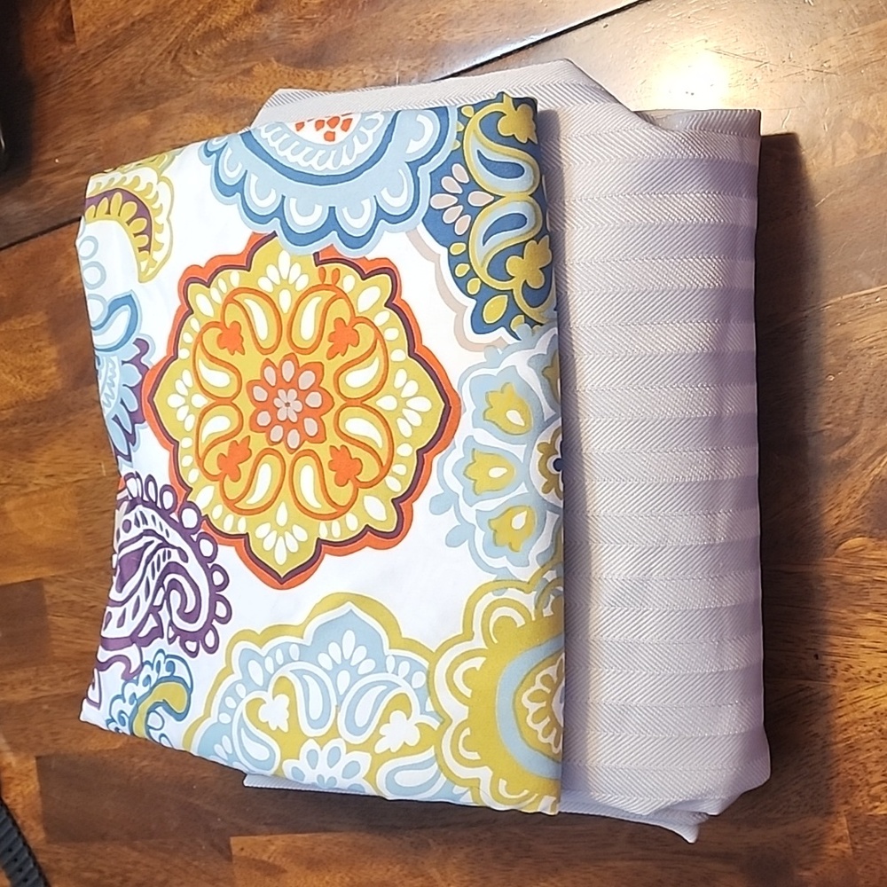 Shower curtain & liner